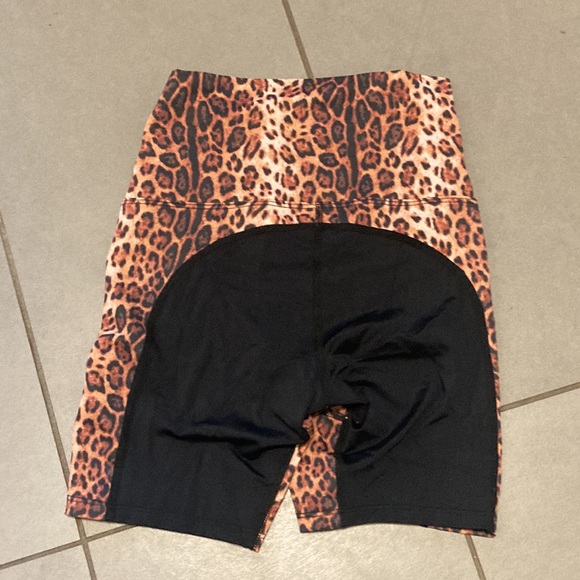 BEACH RIOT leopard print workout shorts set, size XS - Picture 8 of 12